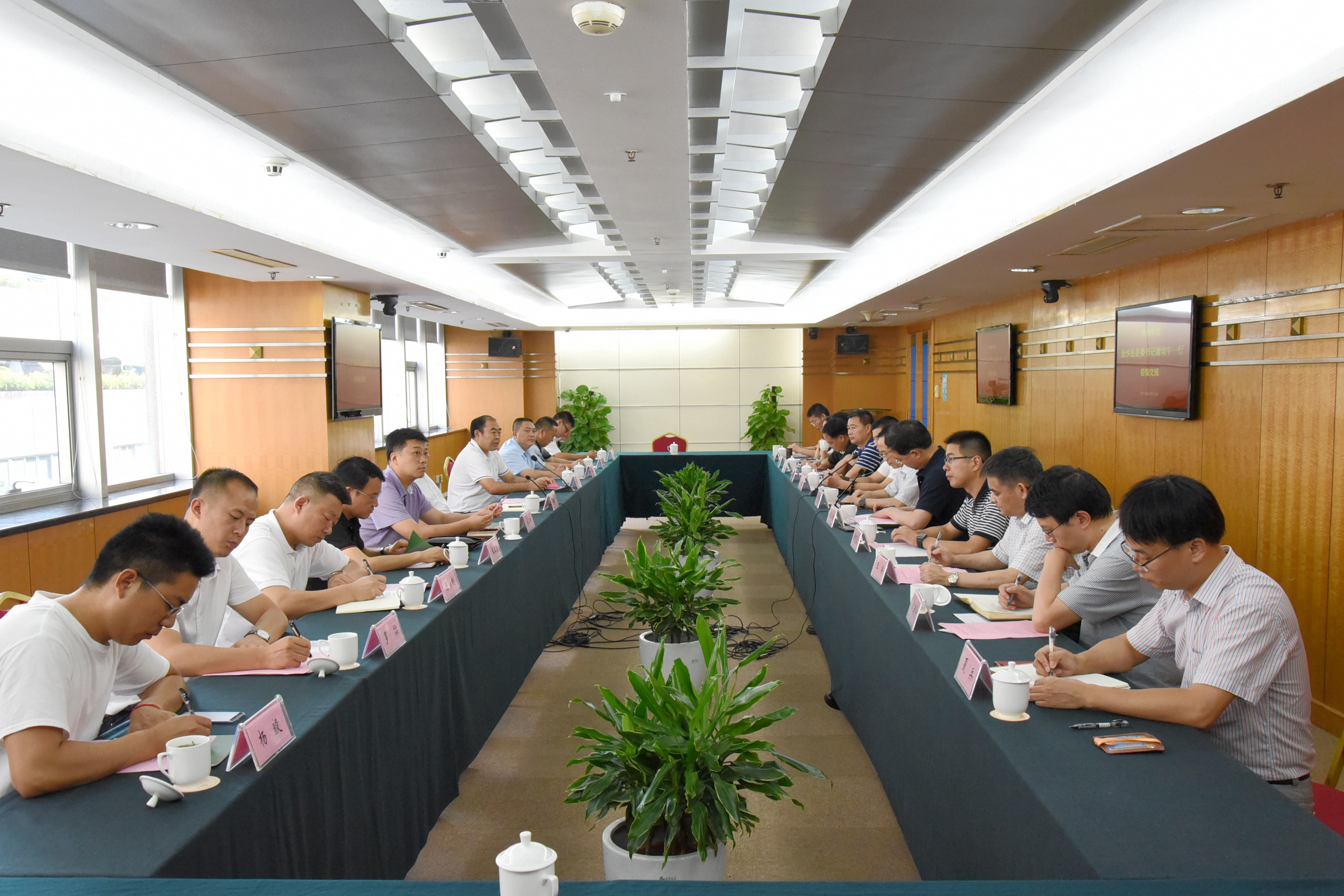 依托茶产业扶贫攻坚 打造东西协作新典范 乐动（中国）与金沙县委县政府交流座谈