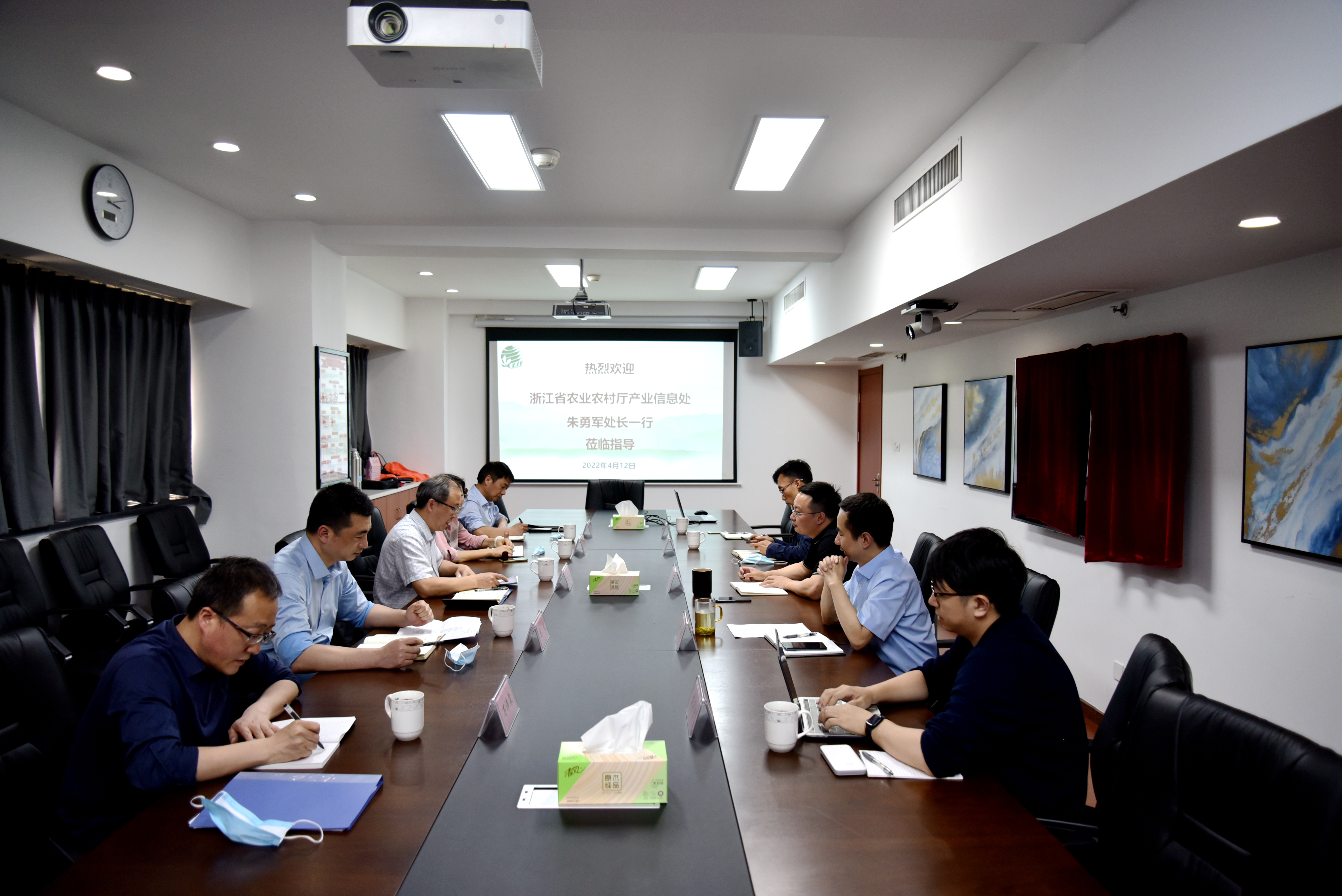 省农业农村厅产业信息处处长朱勇军一行莅临乐动（中国）调研指导