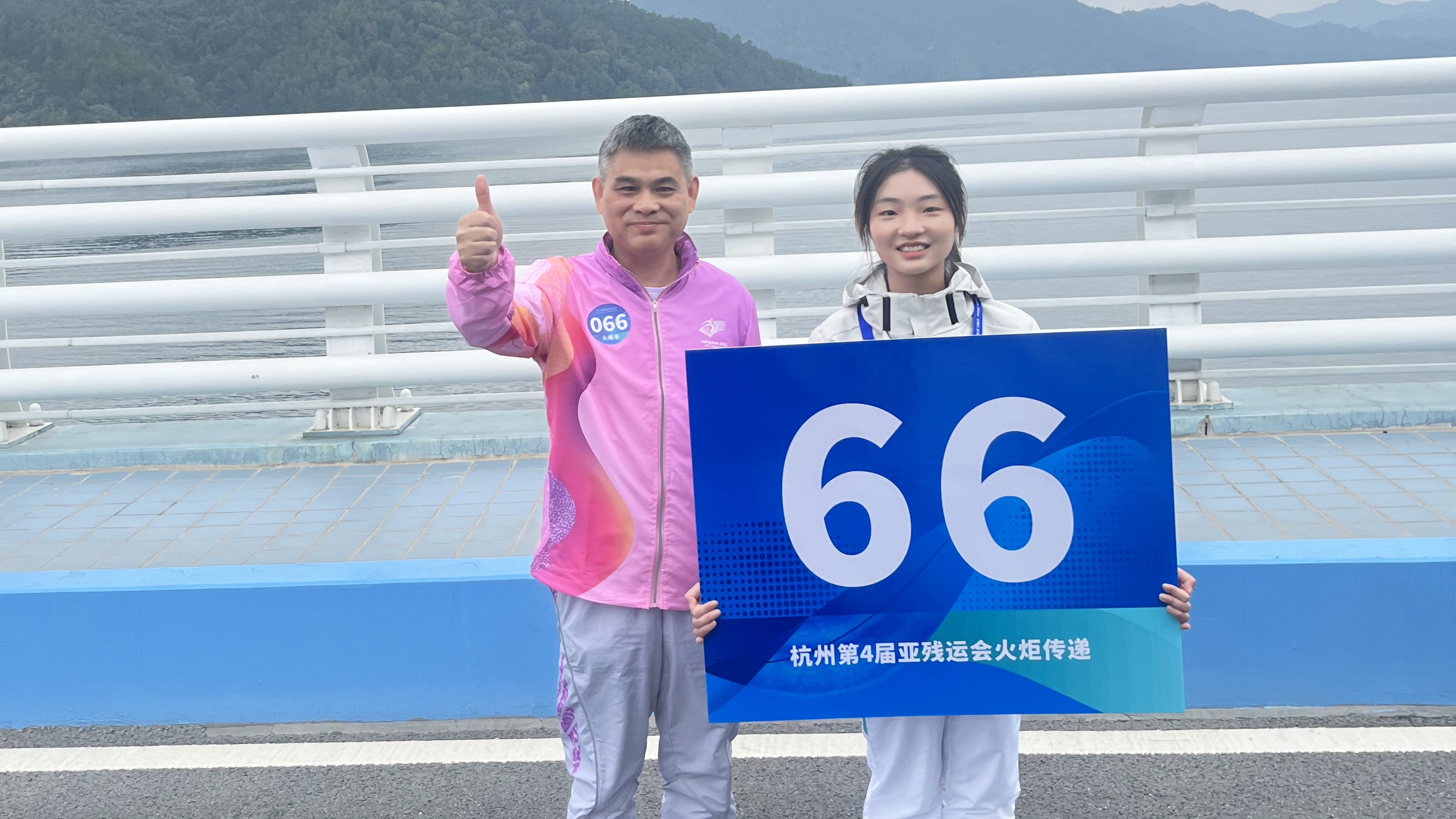 乐动（中国）总经理王兵参加杭州亚残运会火炬传递活动